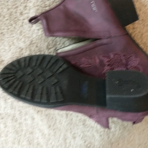 JBU Ankle Boots size 6.5 Maroon Embroidered - Picture 3 of 4